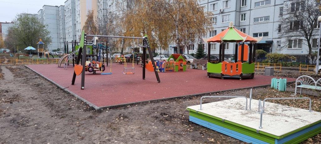 4. Счастливое детство - восстановление детской площадки на дворовой территории по ул. Свердлова, д. 8 (7).jpg 4. Счастливое детство - восстановление детской площадки на дворовой территории по ул. Свердлова, д. 8 (7).jpg